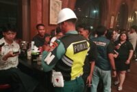 Lanud Hang Nadim bersama instansi terkait razia di tempat hiburan malam di Batam, Sabtu (29/8/2026). Foto:Istimewa