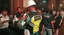 Lanud Hang Nadim bersama instansi terkait razia di tempat hiburan malam di Batam, Sabtu (29/8/2026). Foto:Istimewa