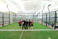 Asisten Direktur Ministry of Padel, Edu Salim baju hitam. Foto:Rega/matapedia