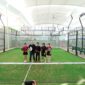 Asisten Direktur Ministry of Padel, Edu Salim baju hitam. Foto:Rega/matapedia