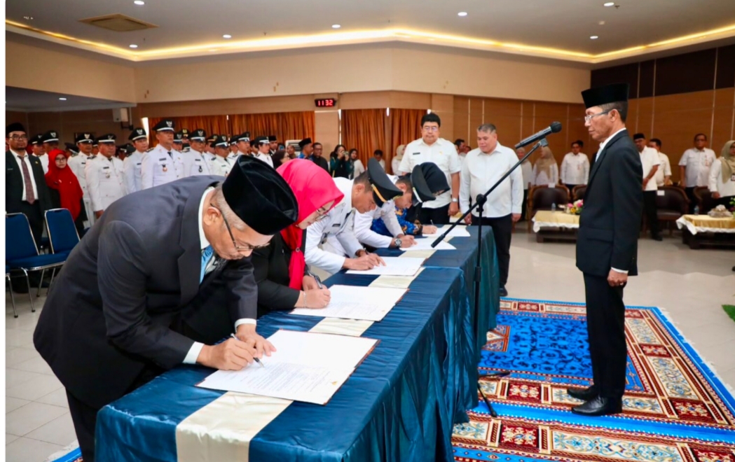 Wali Kota Batam Amsakar Achmad lantik sejumlah pejabat pada Rabu (5/8/2026). Foto:Diskominfo Batam