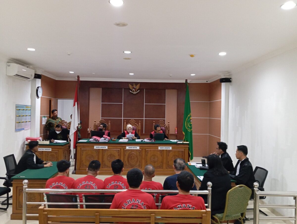 Tujuh Terdakwa Ledakan kapal di PT ASL menjalani proses persidangan tuntutan, Kamis (6/8/2026). Foto:Rega/matapedia