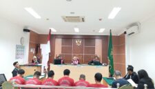Pembacaan nota pembelaan atau pledoi dalam persidangan terdakwa kasus kebakaran kapal di PT ASL Batam di Pengadilan Negeri Batam yang dipimpin Ketua Majelis Hakim Tiwik dengan hakim anggota Douglas RP Napitupulu dan Randi Jastian Afandi, Kamis (13/8/2026). Foto:Rega/matapedia