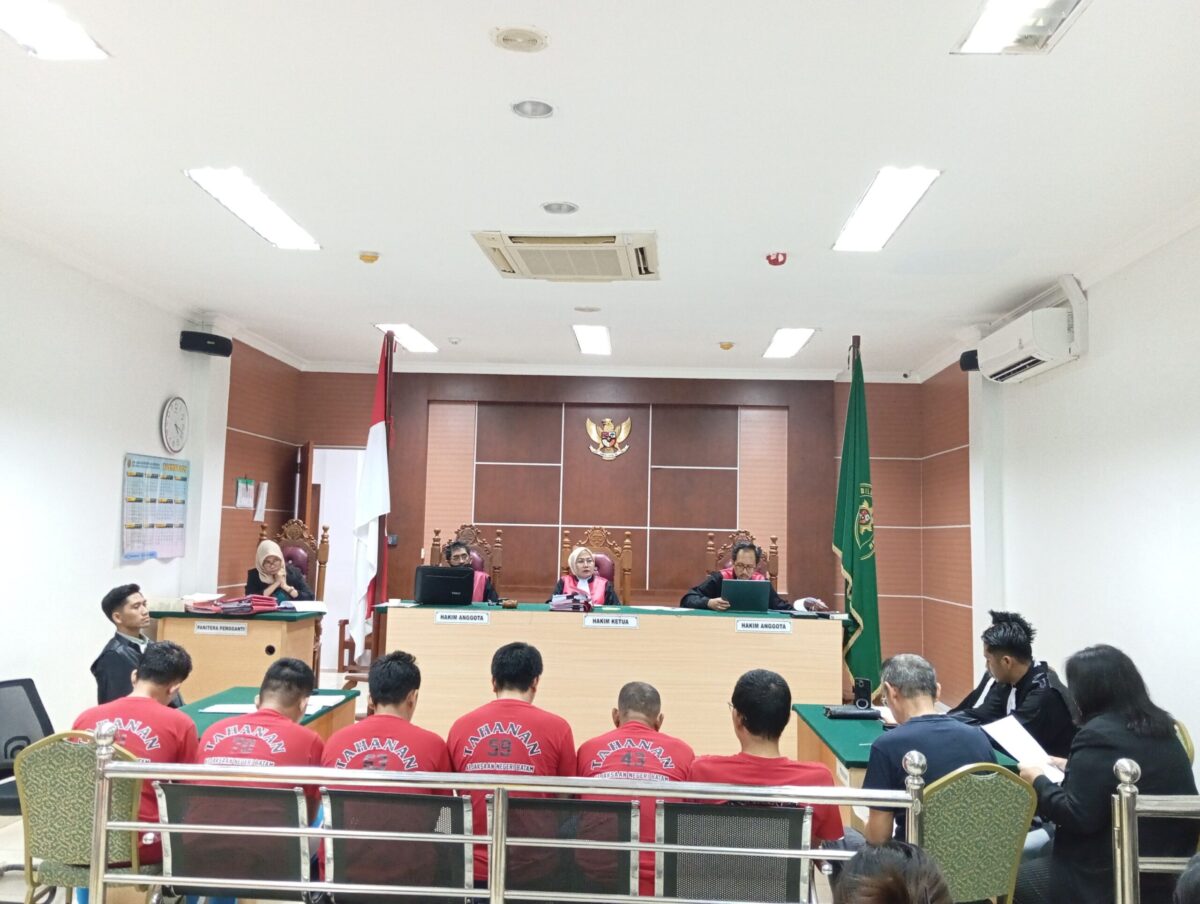 Pembacaan nota pembelaan atau pledoi dalam persidangan terdakwa kasus kebakaran kapal di PT ASL Batam di Pengadilan Negeri Batam yang dipimpin Ketua Majelis Hakim Tiwik dengan hakim anggota Douglas RP Napitupulu dan Randi Jastian Afandi, Kamis (13/8/2026). Foto:Rega/matapedia