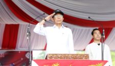 Wali Kota Batam Amsakar Achmad saat pimpin upacara HUT RI ke 81 dalam gladi bersih, Minggu (16/8/2026). Foto:Diskominfo