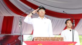 Wali Kota Batam Amsakar Achmad saat pimpin upacara HUT RI ke 81 dalam gladi bersih, Minggu (16/8/2026). Foto:Diskominfo