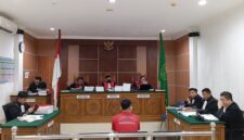 Terdakwa Wilson saat menjalani persidangan agenda pemeriksaan terdakwa pada Selasa (18/8/2027). Foto:Rega/matapedia