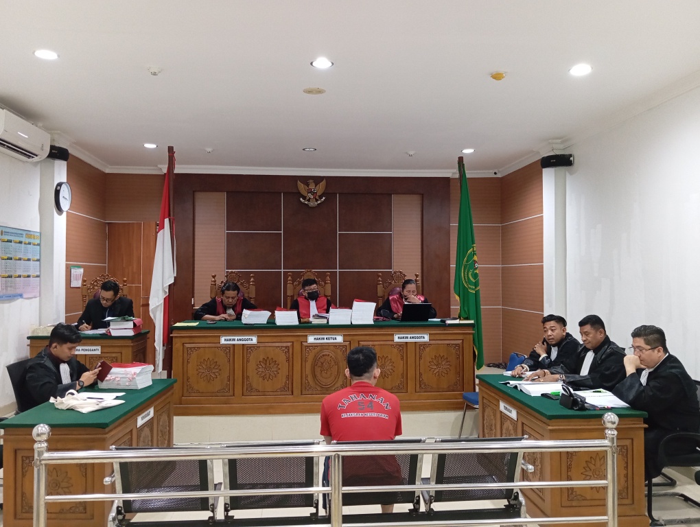 Terdakwa Wilson saat menjalani persidangan agenda pemeriksaan terdakwa pada Selasa (18/8/2027). Foto:Rega/matapedia