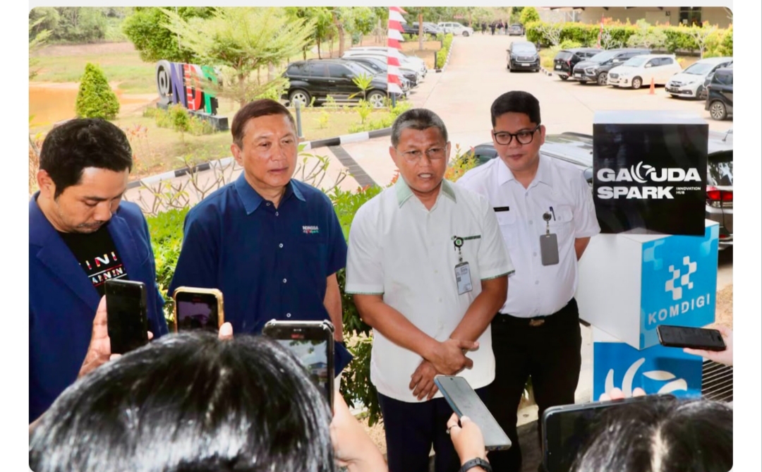 Sekretaris Daerah Batam Firmansyah dan Kadis Kominfo Batam Rudi dalam peluncuran nasional Garuda Spark Innovation Hub (GSIH) di Nongsa Digital Park (NDP), Rabu (26/8/2026). Foto:Diskominfo
