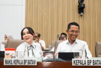Kepala BP Batam Amsakar dan Wakil Wali Kota LI Claudia. Foto:Istimewa