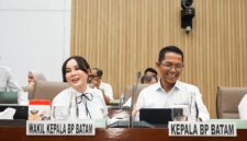 Kepala BP Batam Amsakar dan Wakil Wali Kota LI Claudia. Foto:Istimewa