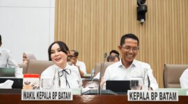 Kepala BP Batam Amsakar dan Wakil Wali Kota LI Claudia. Foto:Istimewa