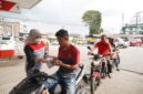 Pertamina Patra Niaga sedang bagikan masker. Foto:Istimewa