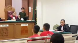 Terdakwa Zainuri membantah membeli liquid vape yang diduga mengandung narkotika untuk dijual kembali. Dalam persidangan di Pengadilan Negeri Batam, Kamis (3/9/2026). Foto:Nikson/matapedia