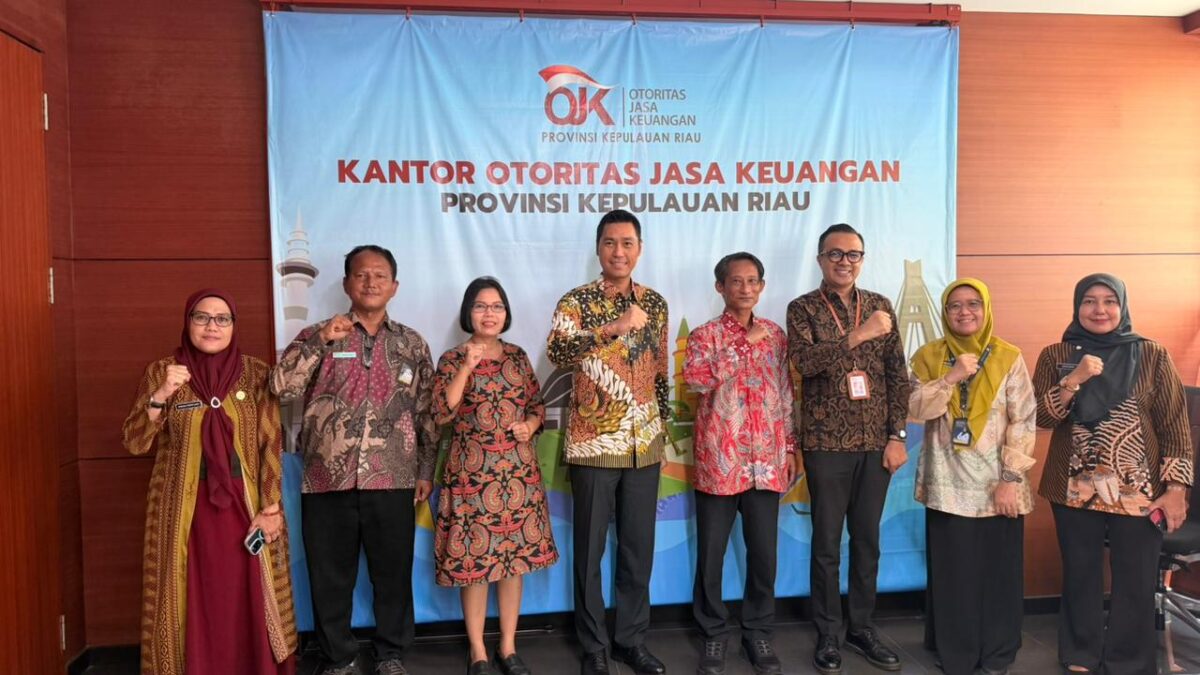 Kepala OJK Kepri Sinar Danandjaya. Foto:Istimewa