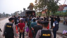 Ratusan orang diamankan polisi di kampung Madani atau dikenal kampung Aceh pada Minggu (6/9/2026). Foto: Humas Polda Kepri
