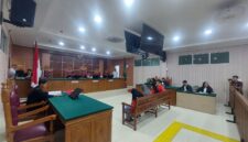 Terdakwa Wilson Lukman, Anik Istiqomah Noviana alias Meylika Levana alias Mami, Salmiati alias Papi Charles, dan Putri Eangelina alias Papi Tama Saat Menjalani Sidang Pembacaan Surat Tuntutan di PN Batam, Senin (7/9/2026). Foto: Istimewa