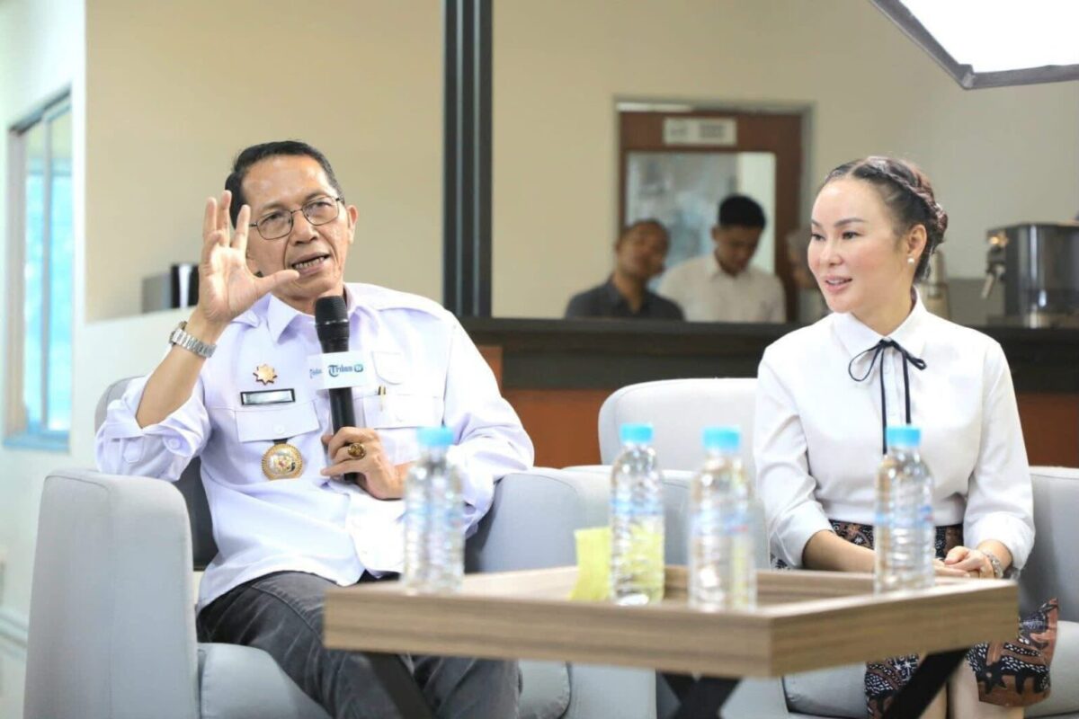 Wali Kota Batam Amsakar dan Wakil Wali Kota Batam Li Claudia. Foto:Diskominfo