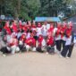 Lurah Tanjungpinggir, Agus Syofian bersama dengan warga beberapa hari lalu. Foto:Istimewa