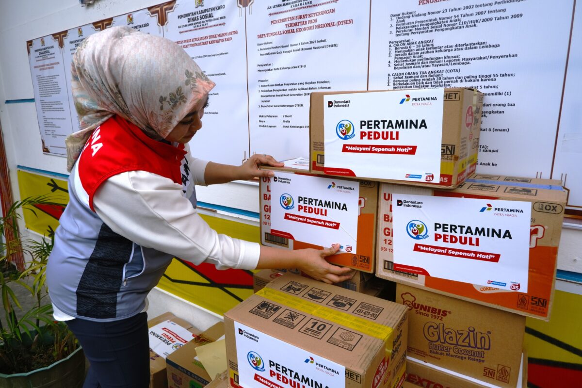 Pertamina Patra Niaga Regional Sumatera Bagian Utara (Sumbagut) ikut memperkuat penanganan pemulihan dengan menyalurkan bantuan bagi warga terdampak dan tim satuan tugas (Satgas). Foto:Istimewa