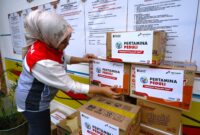 Pertamina Patra Niaga Regional Sumatera Bagian Utara (Sumbagut) ikut memperkuat penanganan pemulihan dengan menyalurkan bantuan bagi warga terdampak dan tim satuan tugas (Satgas). Foto:Istimewa