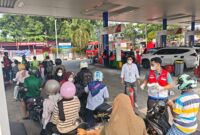 Pertamina salurkan masker ke warga di Padang. Foto:istimewa