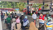 Pertamina salurkan masker ke warga di Padang. Foto:istimewa