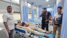 Ketua Umum PK NTT Kota Batam, Mohammad Agung Teibang tengah dan tokoh masyarakat. Foto:Istimewa