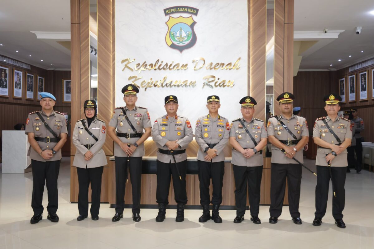Kapolda Kepri Irjen Pol Asep Safrudin memimpin sertijab sejumlah PJU dan Kapolres, Selasa (15/9/2026). Foto:Humas Polda Kepri