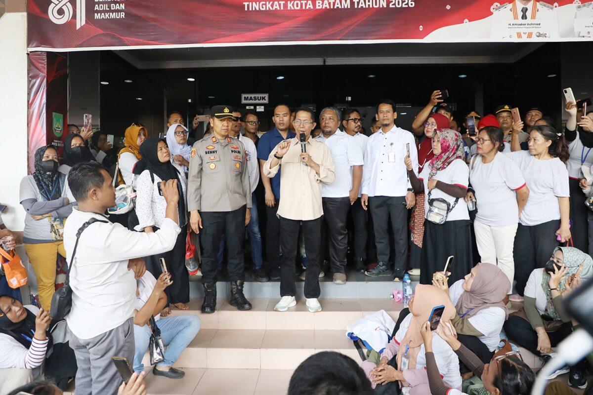 Wali Kota Batam Amsakar Achmad saat menerima buruh PT Ghim Li, Rabu (16/9/2026). Foto:Istimewa