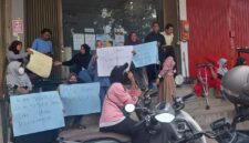 Warga Kampung Tua Dapur 12, RT 02/RW 09, Kecamatan Sagulung, Batam, mendatangi Kantor Cabang Air Batam Hilir (ABH) Batuaji, Kamis (17/9/2026). Foto:Istimewa
