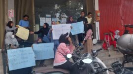 Warga Kampung Tua Dapur 12, RT 02/RW 09, Kecamatan Sagulung, Batam, mendatangi Kantor Cabang Air Batam Hilir (ABH) Batuaji, Kamis (17/9/2026). Foto:Istimewa