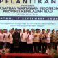 Ketua Umum PWI Pusat, Akhmad Munir, melantik ulang pengurus Persatuan Wartawan Indonesia (PWI) Kepulauan Riau (Kepri) untuk sisa masa bakti 2023–2028 di Ballroom Harmoni One, Batam Center, Kamis (17/9/2026). Foto:Istimewa