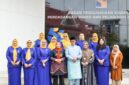 Ketua Umum PIKORI BP Batam, Erlita Sari Amsakar tengah. Foto:Istimewa