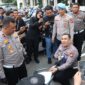 Kasat Lantas Polresta Barelang saat menunjukkan barang bukti knalpot brong dalam jumpa pers, Senin (21/9/2026). Foto:Ist