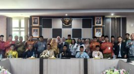 Otoritas Jasa Keuangan (OJK) Provinsi Kepulauan Riau menyampaikan data tersebut dalam rapat koordinasi Tim Percepatan Akses Keuangan Daerah (TPAKD) Kabupaten Karimun di Kantor Bupati Karimun, Senin (21/9/2026). Foto:Istimewa
