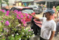 Warga melihatkan air yang lancar hidup. Foto:Istimewa