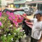 Warga melihatkan air yang lancar hidup. Foto:Istimewa