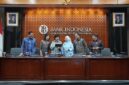 Gubernur BI Destry Damayanti tengah. Foto:Istimewa