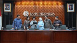 Gubernur BI Destry Damayanti tengah. Foto:Istimewa
