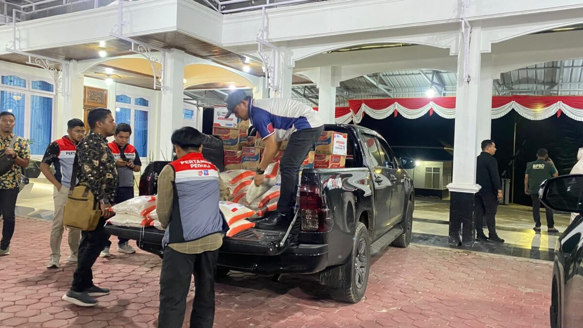 Pertamina menyalurkan bantuan tersebut pada Rabu (23/9/2026) di dua lokasi, yakni Posko Batang Barus dan tempat pengungsian di Kompleks Rumah Dinas Wakil Bupati Solok. Foto:Istimewa