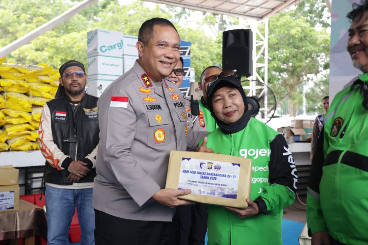 Kapolda Kepulauan Riau (Kepri) Irjen Pol Asep Safrudin saat memperingati Hari Lalu Lintas Bhayangkara ke-71 Tahun 2026 di Lapangan Engku Putri, Kota Batam, Rabu (23/9/2026). Foto:Humas Polda Kepri