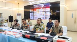 Polresta Barelang mengungkap praktik pemalsuan tersebut dalam konferensi pers di Lobby Mapolresta Barelang, Jumat (25/9/2026). Foto:Istimewa