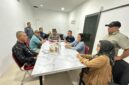 Kapolsek Sagulung Iptu Husnul Afkar bersama warga, Kamis (24/9/2026). Foto:Ist