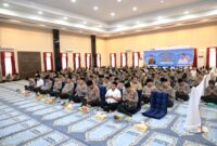 Ngaji Kebangsaan yang diikuti jajaran Polda Kepri bersama Kapolri dan ulama K.H. Ahmad Bahauddin Nursalim atau Gus Baha secara virtual dari Gedung Lancang Kuning (GLK) Polda Kepri, Sabtu (26/9/2026). Foto: Humas Polda Kepri
