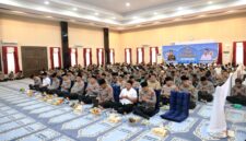 Ngaji Kebangsaan yang diikuti jajaran Polda Kepri bersama Kapolri dan ulama K.H. Ahmad Bahauddin Nursalim atau Gus Baha secara virtual dari Gedung Lancang Kuning (GLK) Polda Kepri, Sabtu (26/9/2026). Foto: Humas Polda Kepri