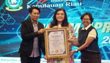 AMSI Kepri menyerahkan apresiasi tersebut dalam malam Apresiasi HUT ke-5 AMSI Kepri di Nite & Day Laguna Hotel Tanjungpinang, Sabtu (26/9/2026). Foto:Istimewa