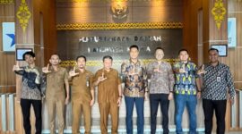 Kepala OJK Provinsi Kepulauan Riau Sinar Danandjaya membahas penguatan ekosistem pembiayaan tersebut dalam audiensi dengan Kepala Dinas Perikanan Kabupaten Natuna Hadi Suryanto, Selasa (29/9/2026). Foto:Istimewa