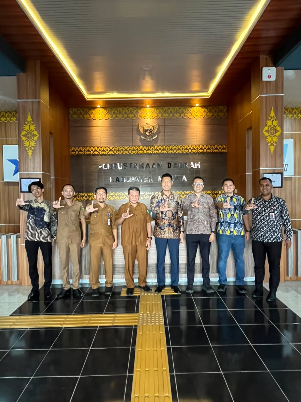 Kepala OJK Provinsi Kepulauan Riau Sinar Danandjaya membahas penguatan ekosistem pembiayaan tersebut dalam audiensi dengan Kepala Dinas Perikanan Kabupaten Natuna Hadi Suryanto, Selasa (29/9/2026). Foto:Istimewa