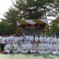 Kepala SMA 17 Bahtiar bersama guru dan ustadz usai Maulid Nabi pada Rabu (2/9/2026). Foto:Rega/matapedia